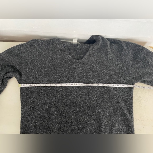 Oversized Charcoal Grey H&M High-Low Wool Blend Sweater - Picture 4 of 8